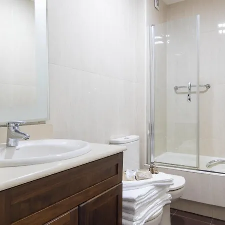 Apartamento En El Corazon De Vigo: 3 Habitaciones, Cocina Equipada, Smart Tv Y Estacionamiento Gratuito - Es-210-3 아파트 *